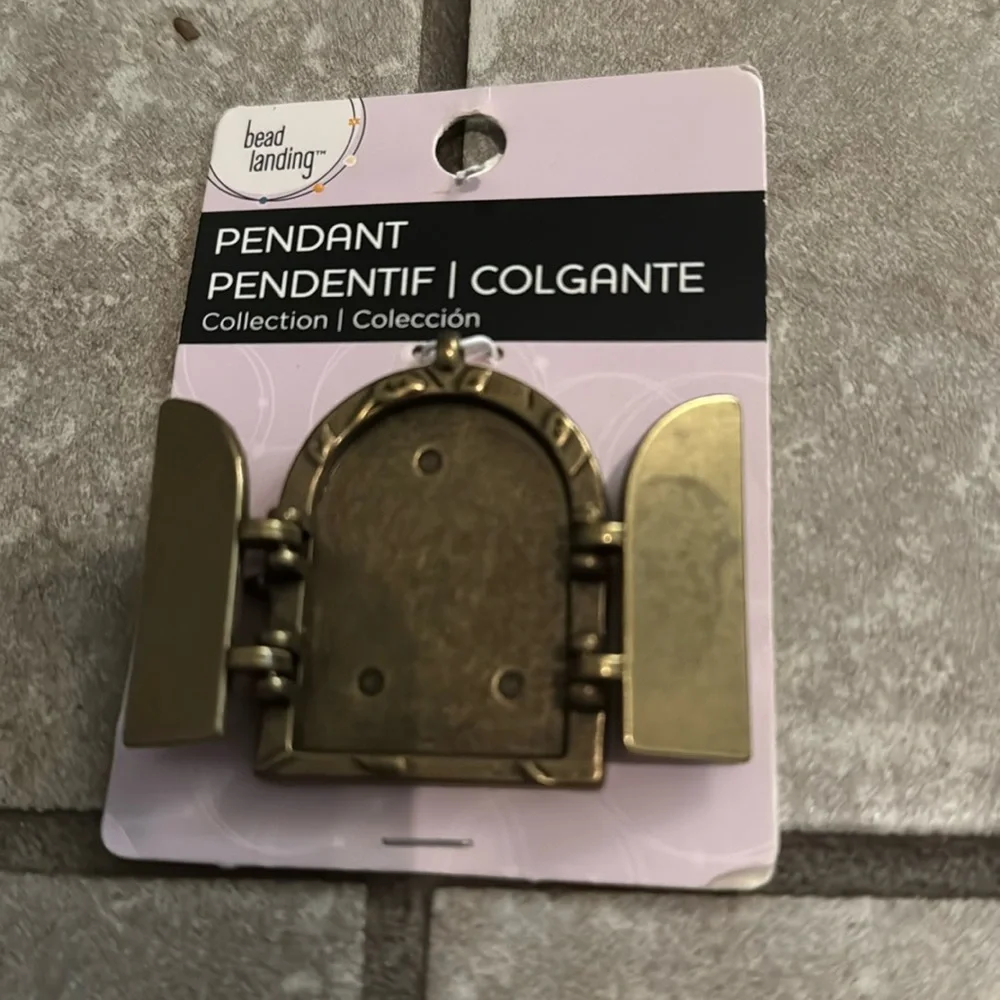 NWT! Bead Landing Antiqued Brass Door Pendant
